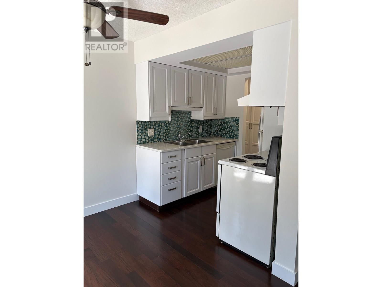 












222 210 W 2ND STREET

,
North Vancouver,




British Columbia
V7M1C6


