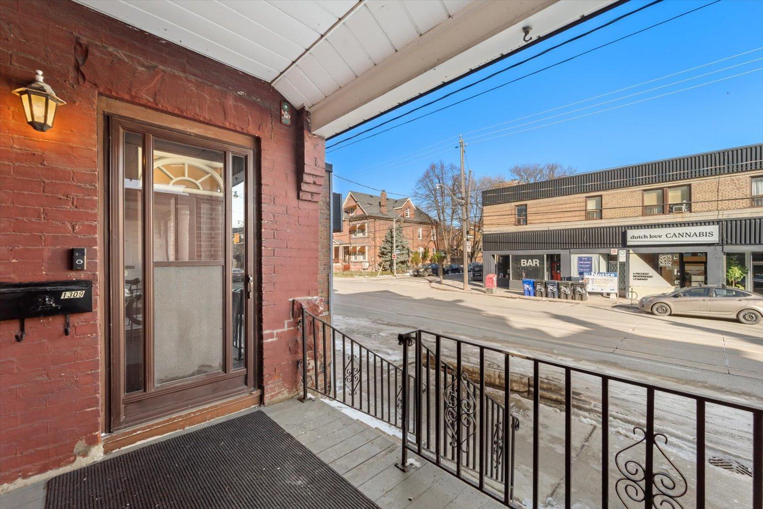 












1309 King Street West

,
Toronto ,




ON
M6K 1G9

