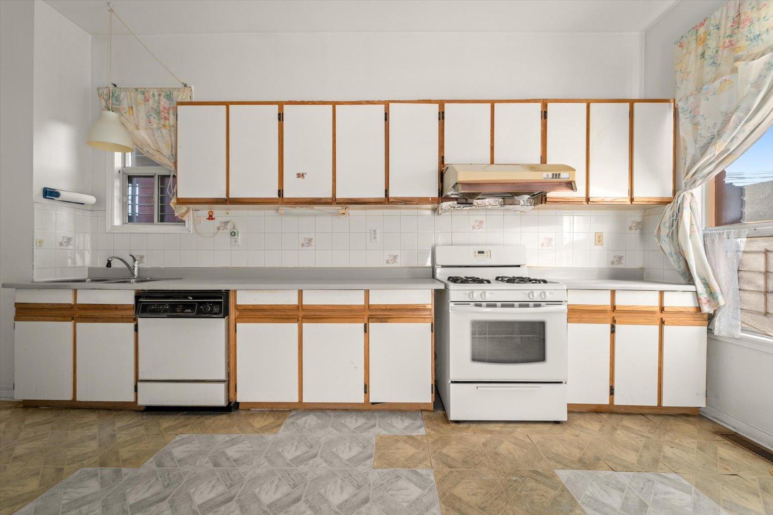 












1309 King Street West

,
Toronto ,




ON
M6K 1G9

