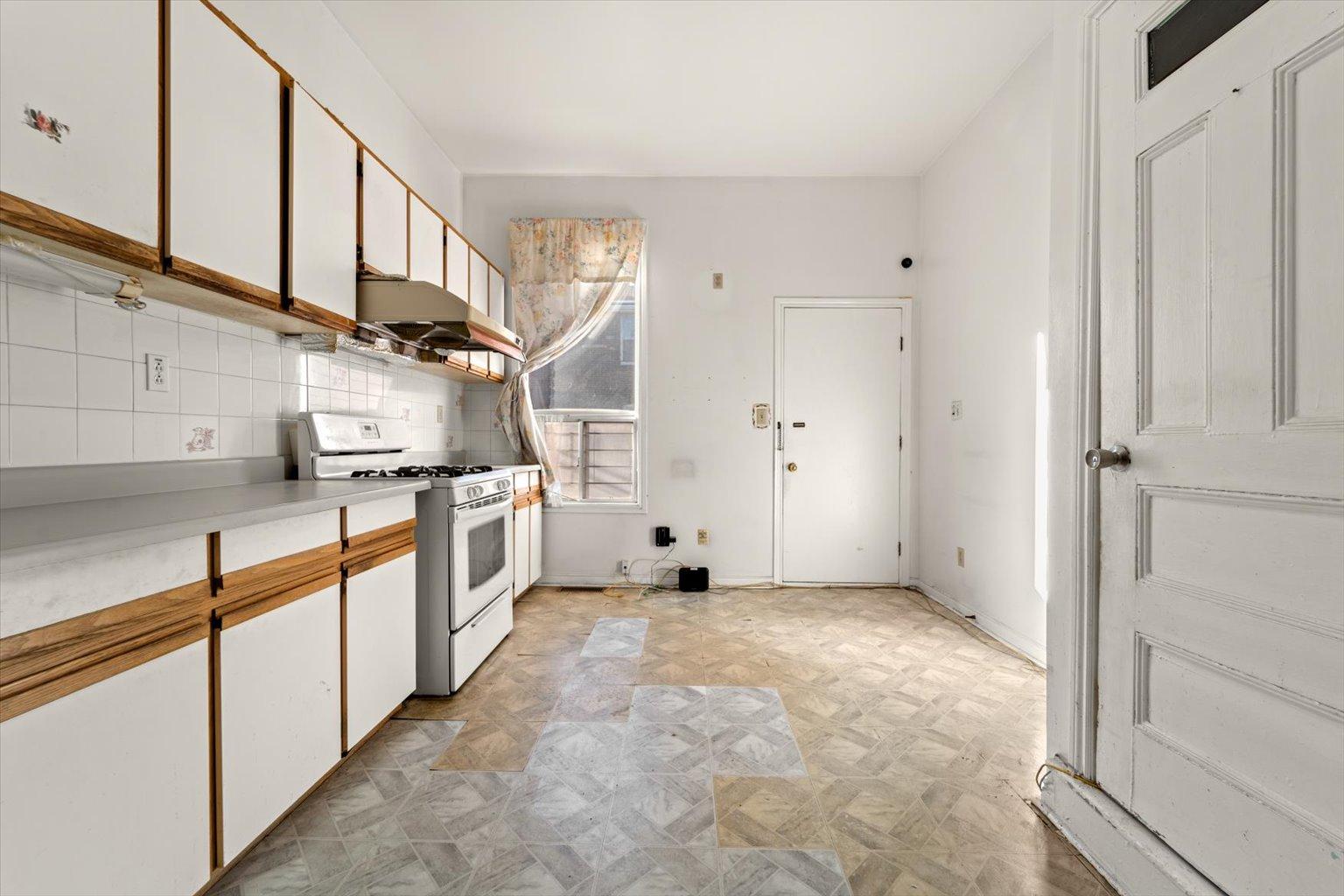 












1309 King Street West

,
Toronto ,




ON
M6K 1G9


