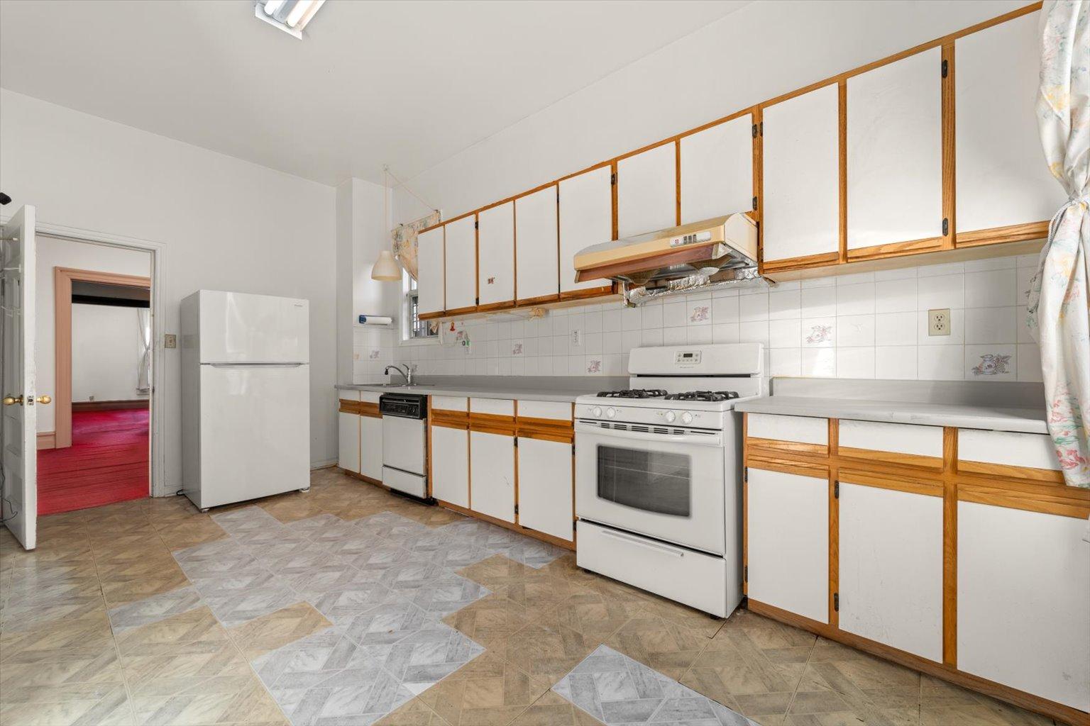 












1309 King Street West

,
Toronto ,




ON
M6K 1G9

