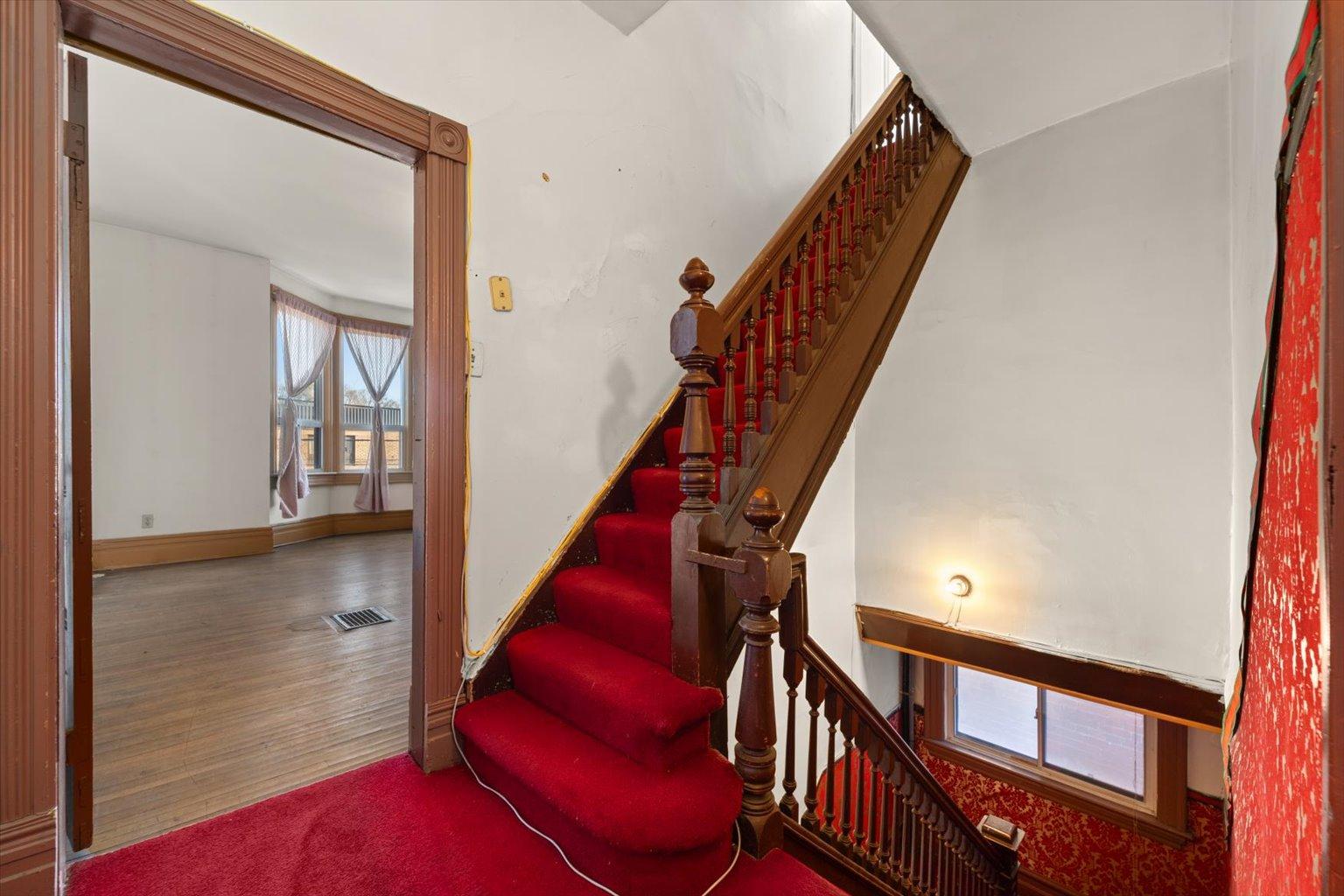 












1309 King Street West

,
Toronto ,




ON
M6K 1G9

