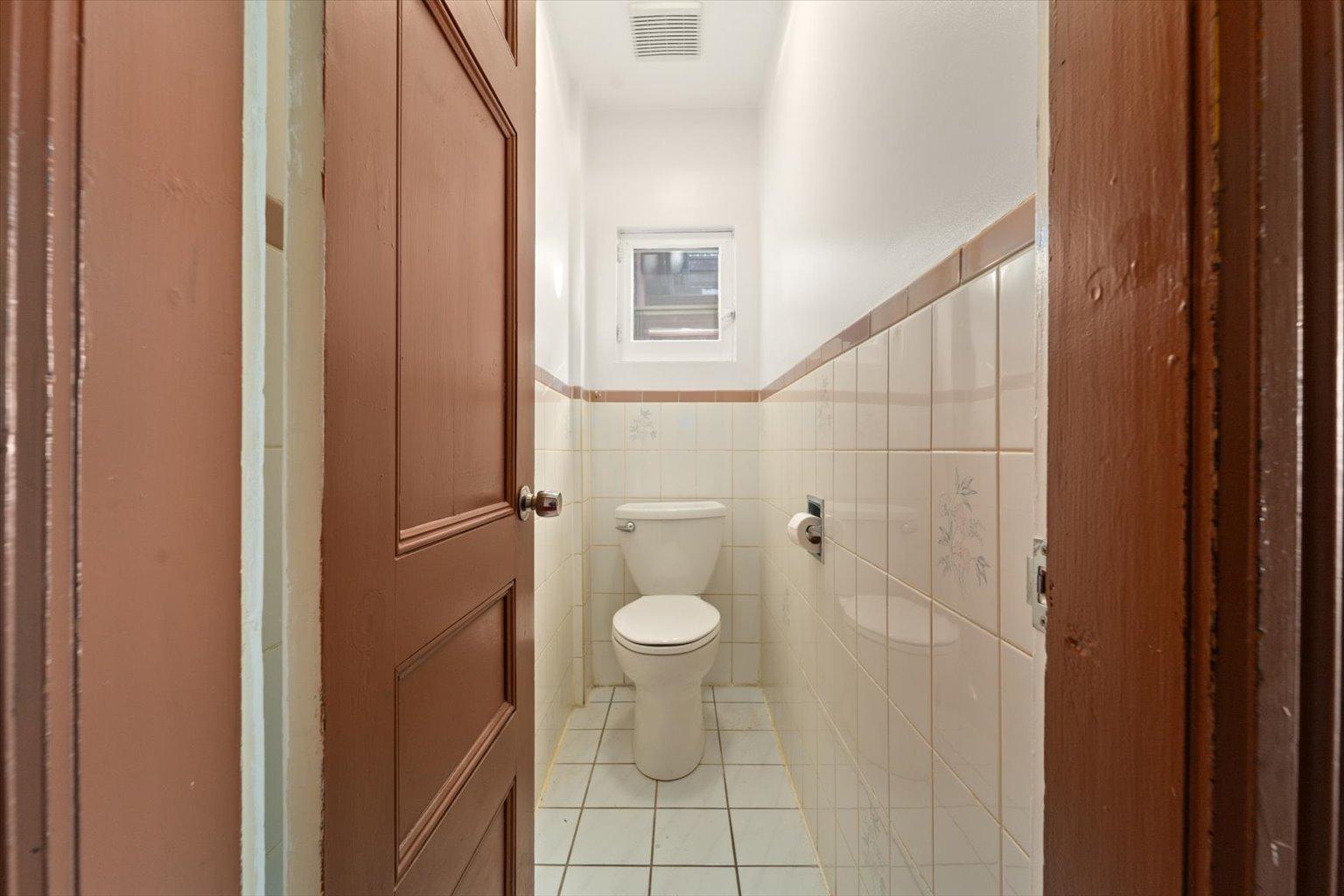 












1309 King Street West

,
Toronto ,




ON
M6K 1G9

