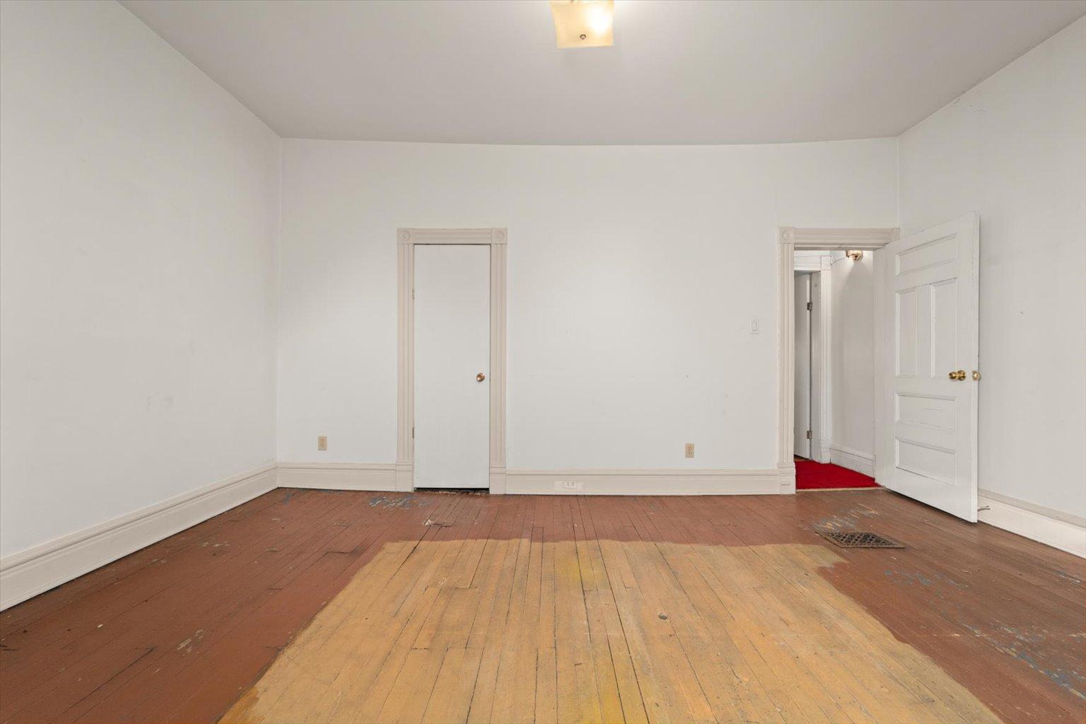












1309 King Street West

,
Toronto ,




ON
M6K 1G9

