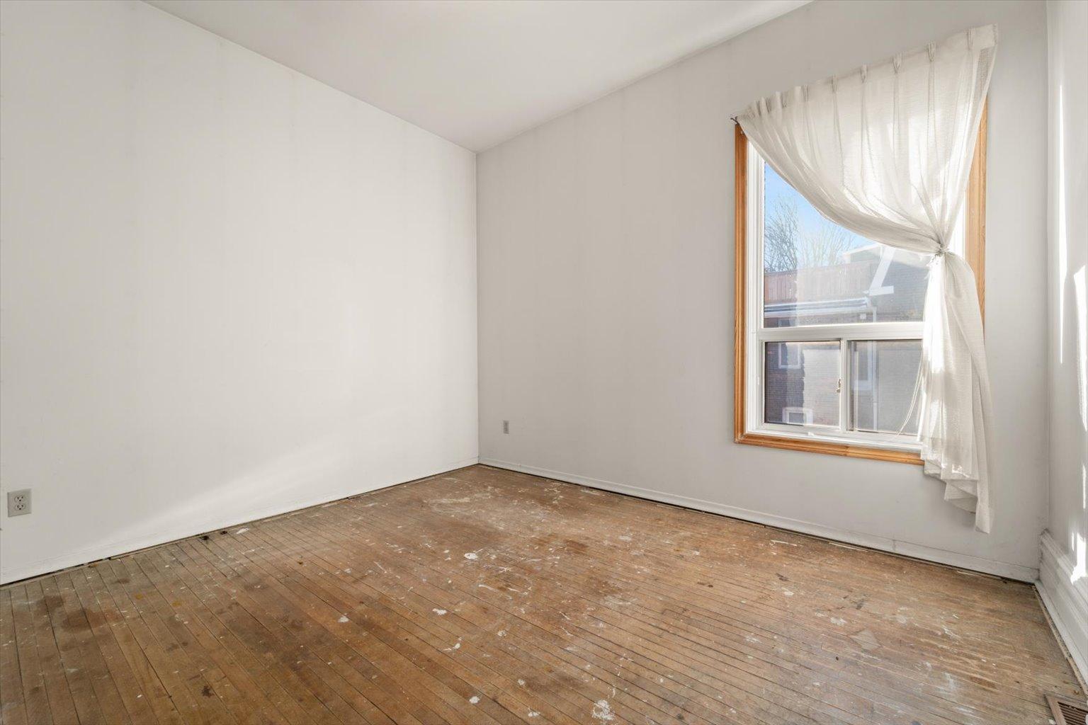 












1309 King Street West

,
Toronto ,




ON
M6K 1G9

