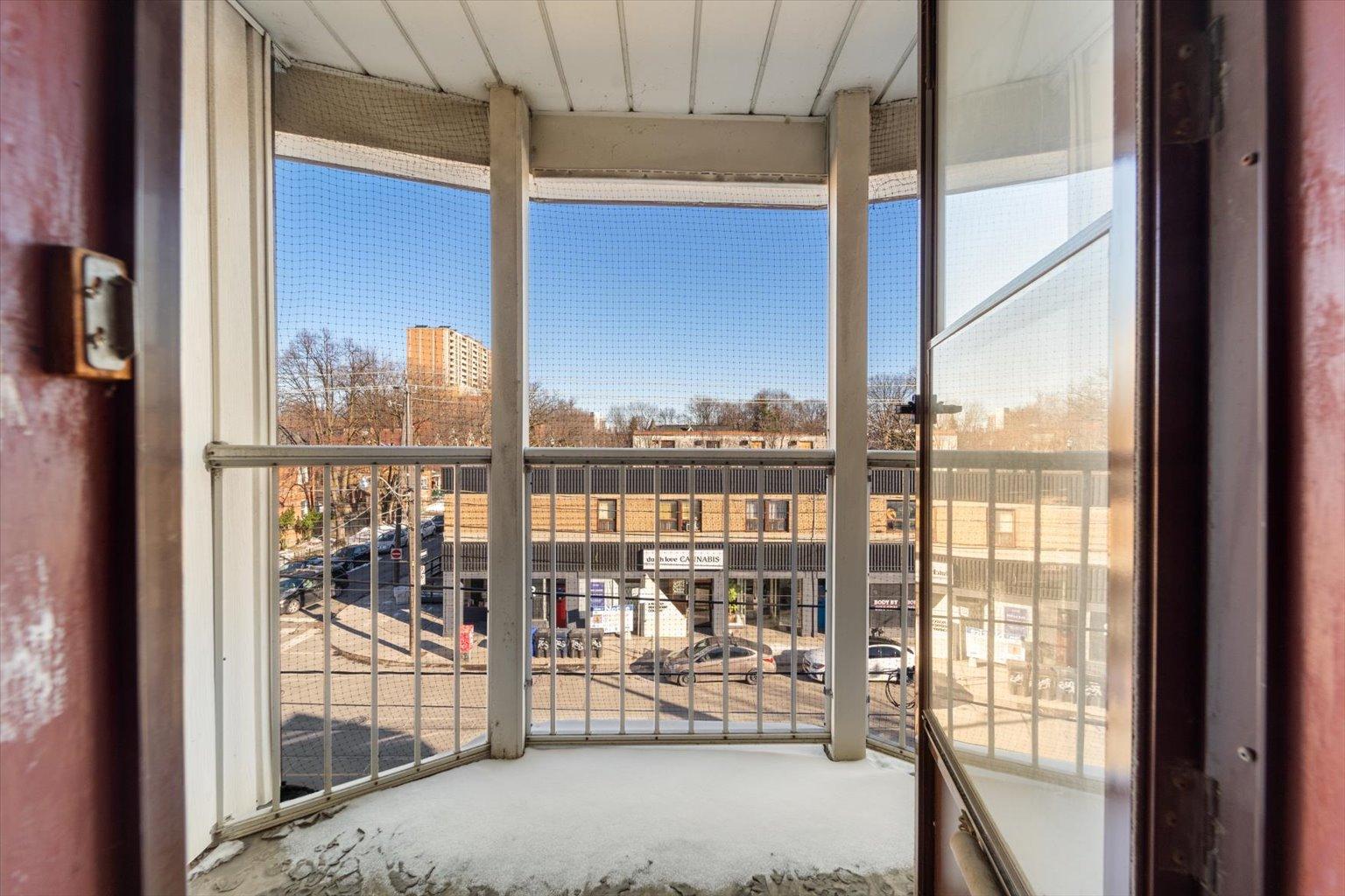 












1309 King Street West

,
Toronto ,




ON
M6K 1G9

