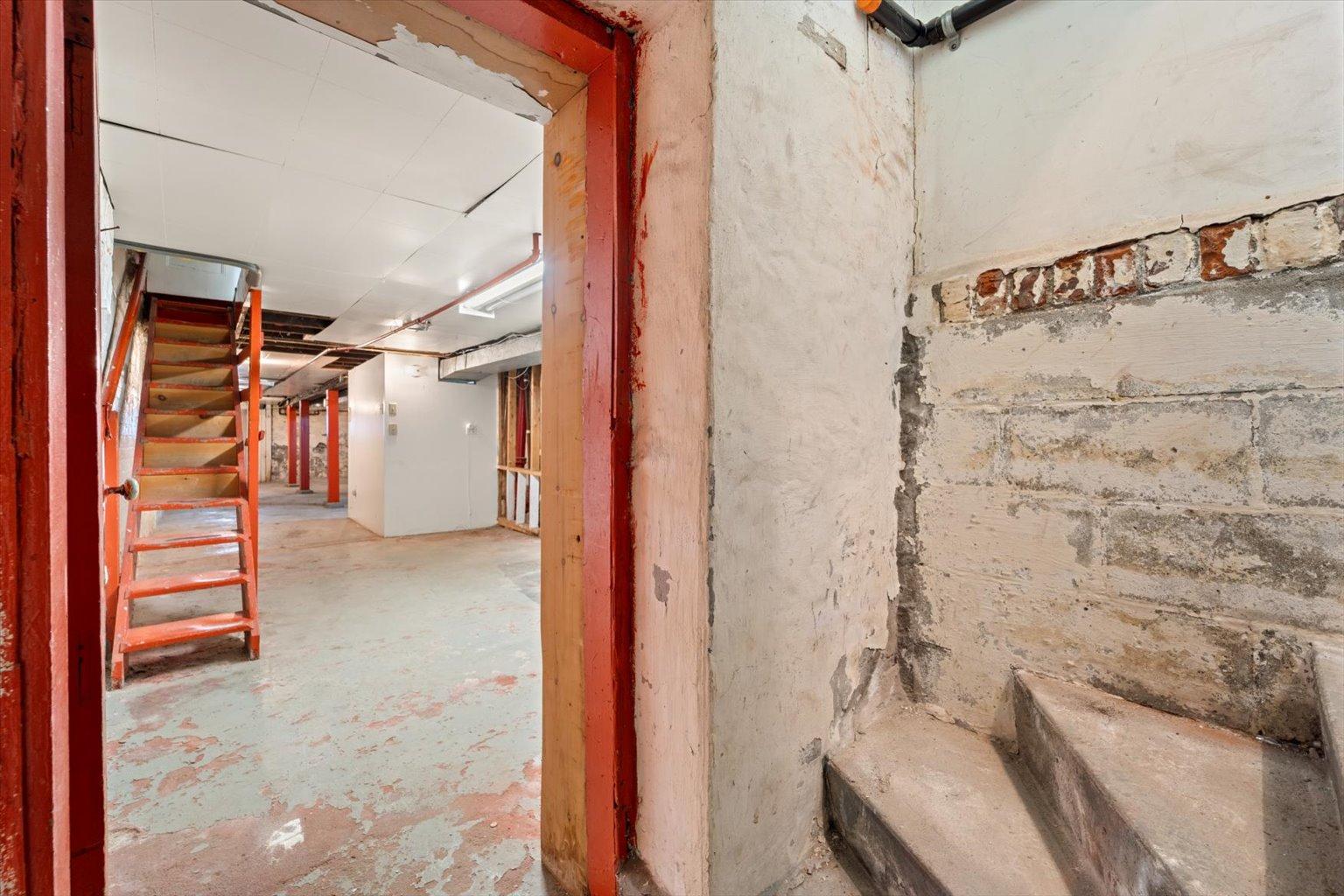 












1309 King Street West

,
Toronto ,




ON
M6K 1G9

