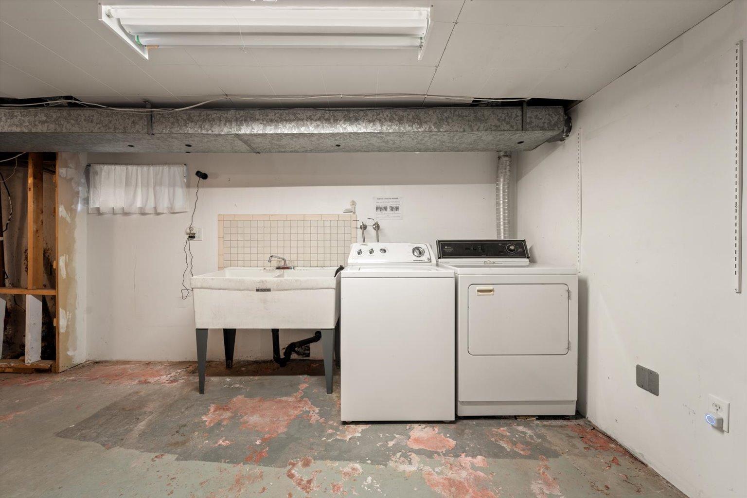












1309 King Street West

,
Toronto ,




ON
M6K 1G9

