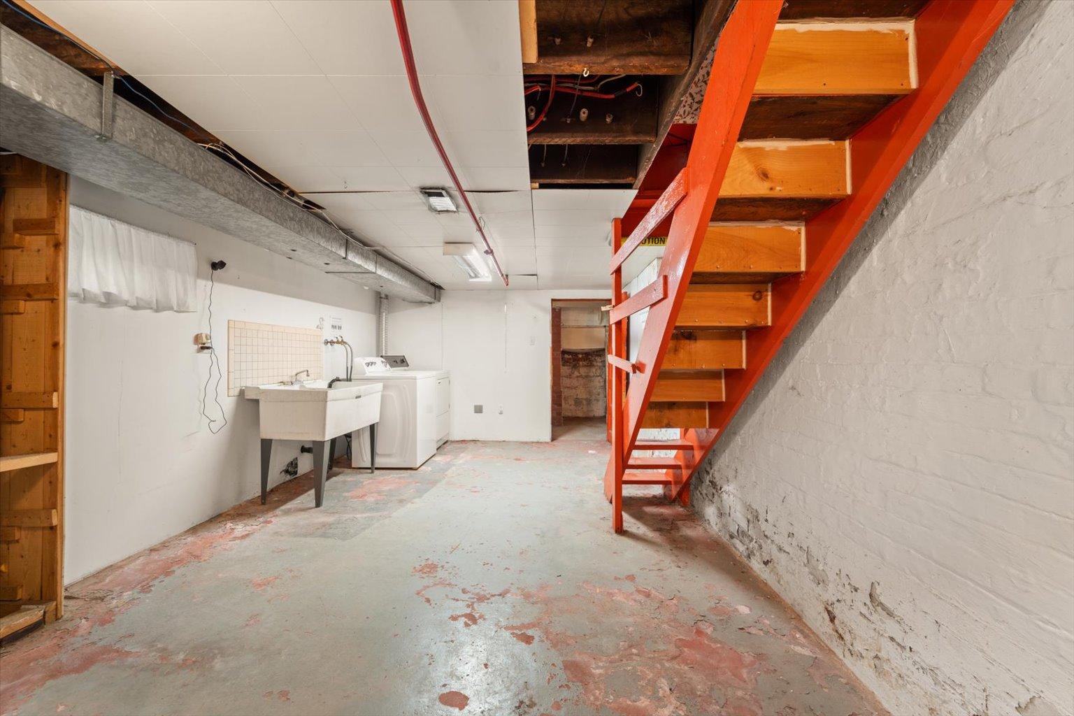 












1309 King Street West

,
Toronto ,




ON
M6K 1G9

