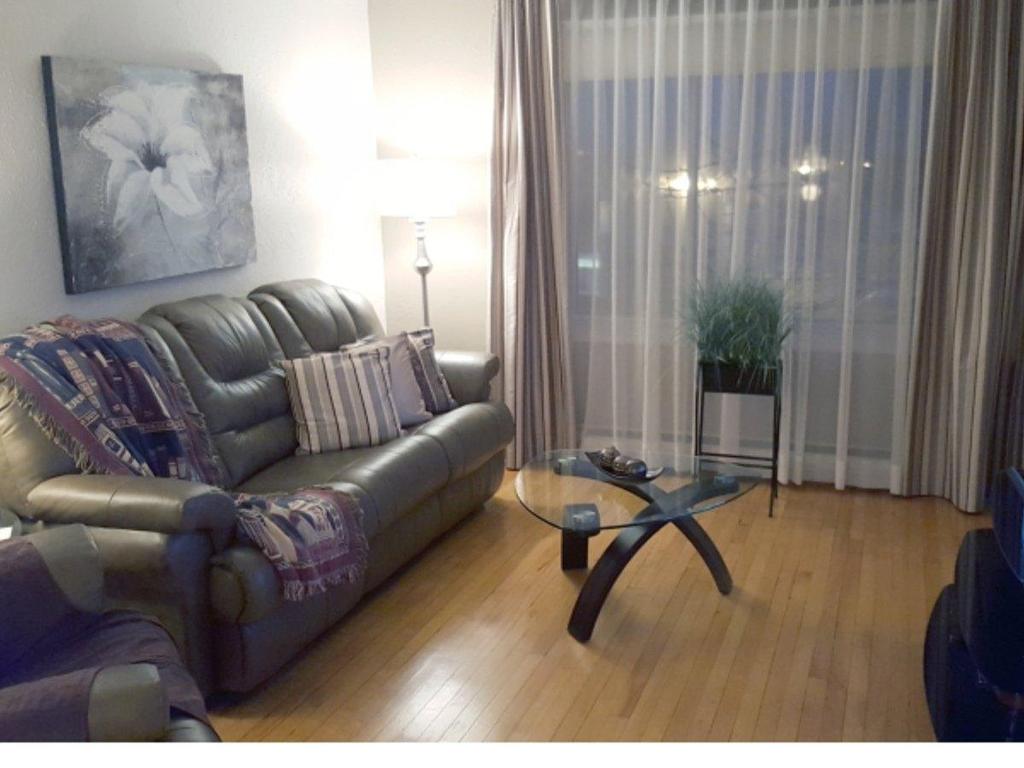 









2427

 - 2437


Rue Springland

,
Le Sud-Ouest (Montréal),




QC
H4E2G2

