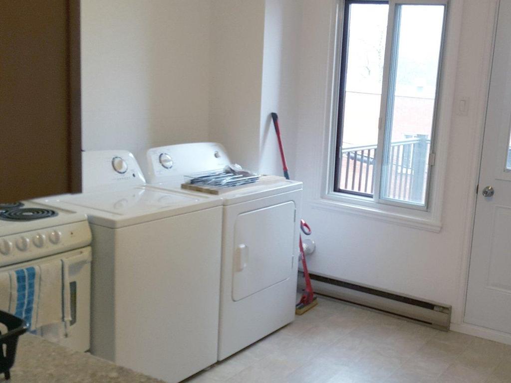 









2427

 - 2437


Rue Springland

,
Le Sud-Ouest (Montréal),




QC
H4E2G2

