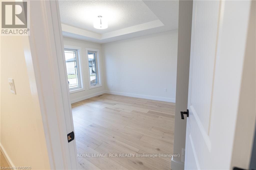 












222 16TH AVENUE CRESCENT

,
Hanover,




Ontario
N4N3V3

