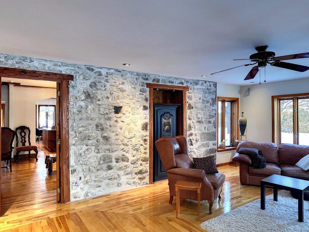 









9900


Boul. des Mille-Îles

,
Laval (Saint-François),




QC
H0A1G0

