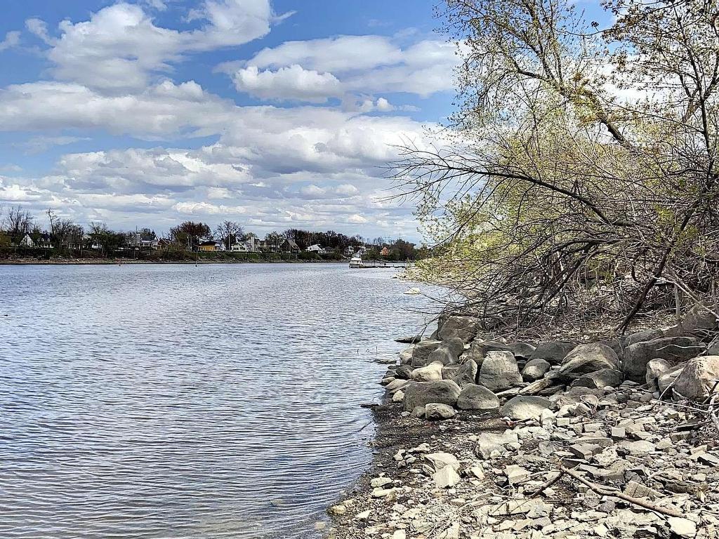 









9900


Boul. des Mille-Îles

,
Laval (Saint-François),




QC
H0A1G0

