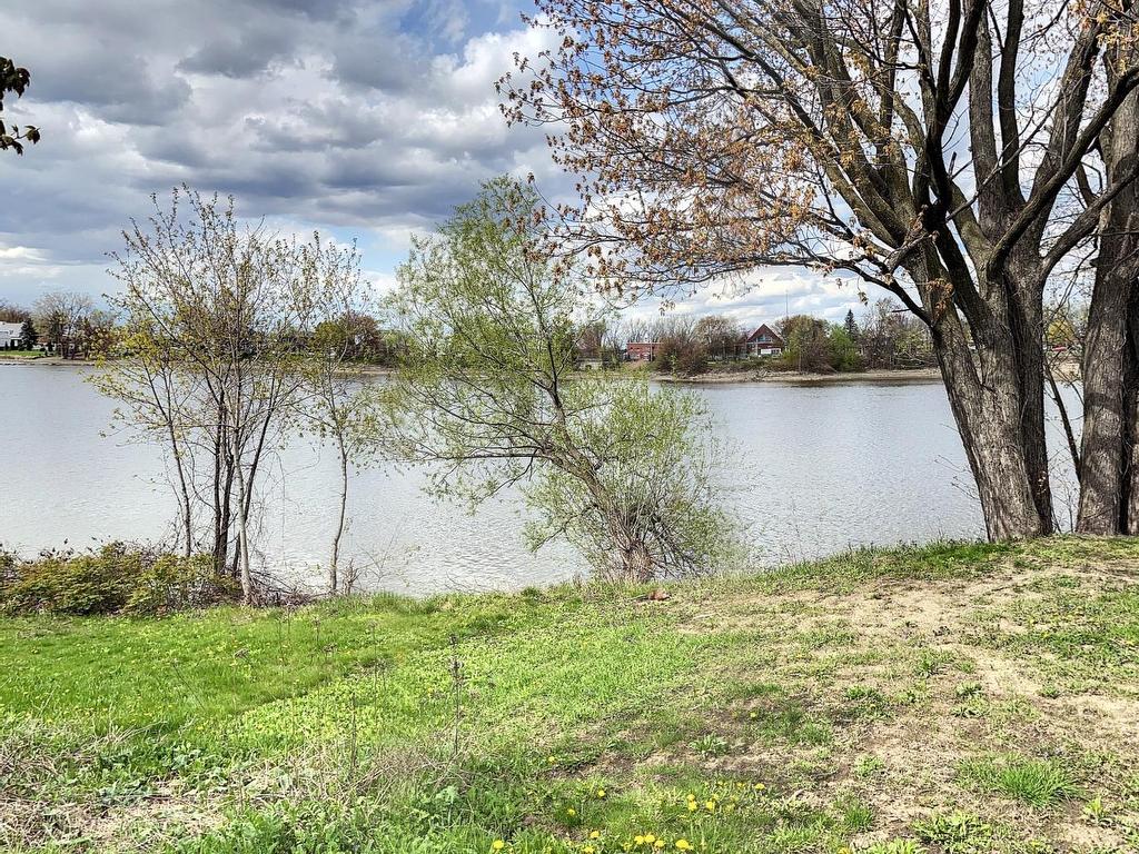 









9900


Boul. des Mille-Îles

,
Laval (Saint-François),




QC
H0A1G0


