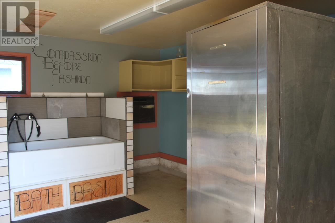 












93 5TH  NW Avenue

,
Nakusp,




British Columbia
V0G1R0

