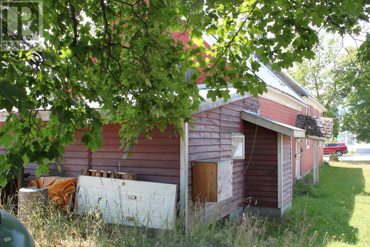 












93 5TH  NW Avenue

,
Nakusp,




British Columbia
V0G1R0

