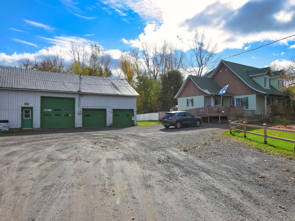 









419


Rue Venne

,
Blainville,







QC
J7E4H5

