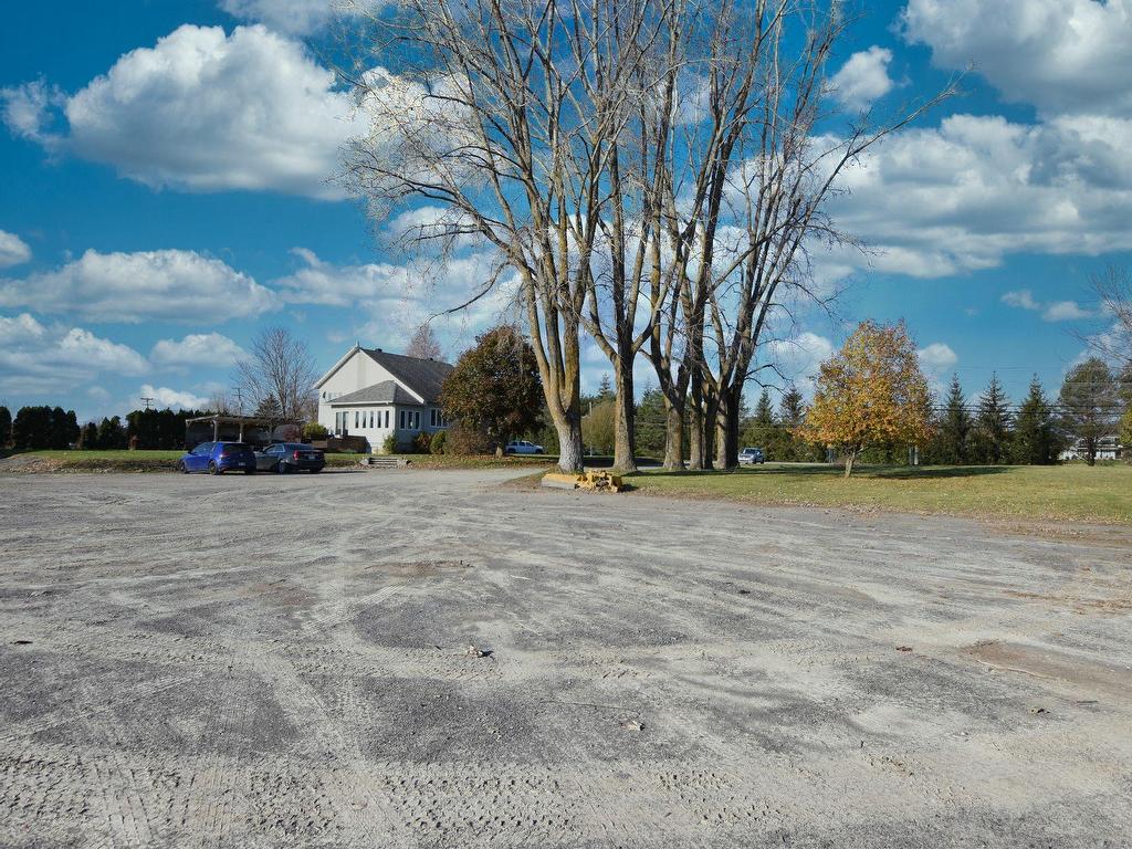 









425


Ch. de la Côte-St-Louis E.

,
Blainville,







QC
J7E4H5

