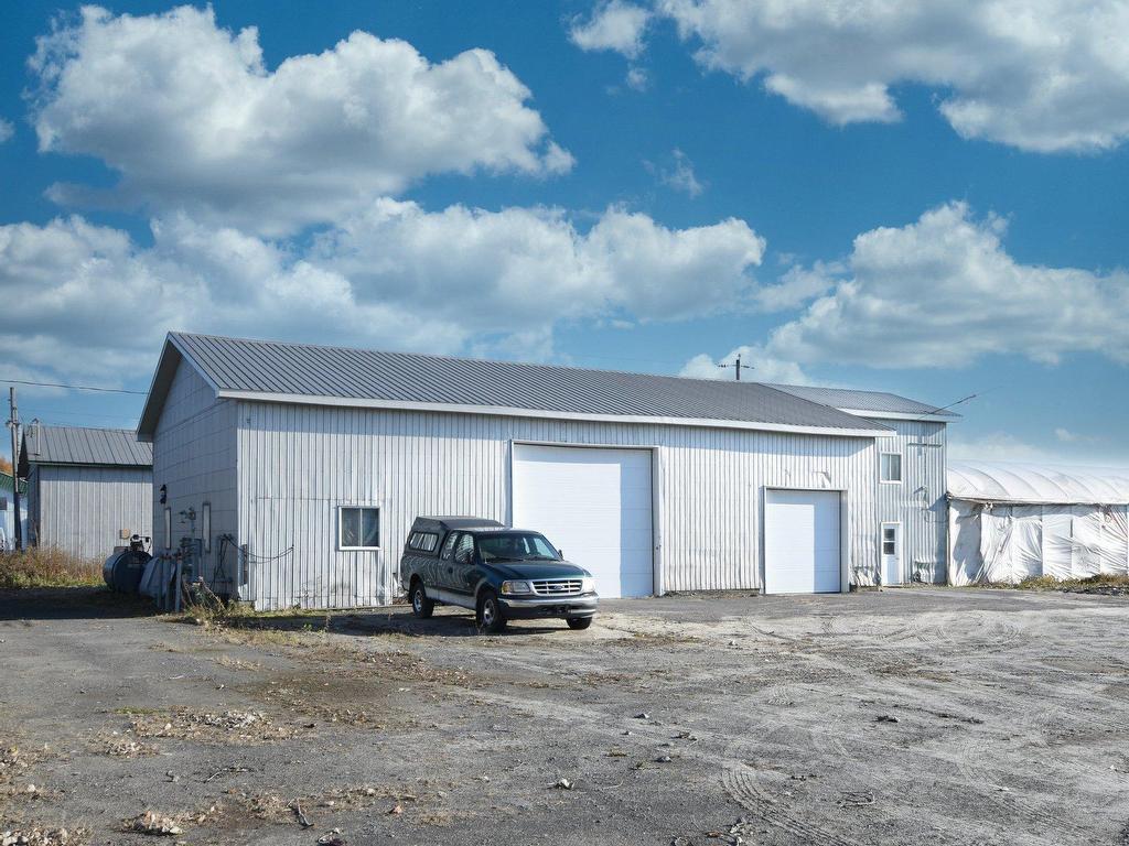 









425


Ch. de la Côte-St-Louis E.

,
Blainville,







QC
J7E4H5

