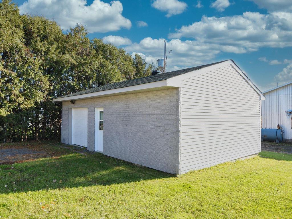 









425


Ch. de la Côte-St-Louis E.

,
Blainville,







QC
J7E4H5

