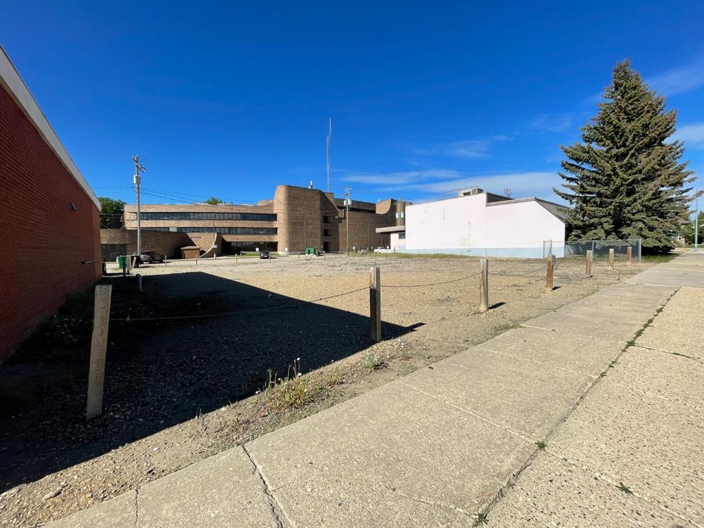 









5103


50

Avenue,
Ponoka,







AB
T4J 1N5

