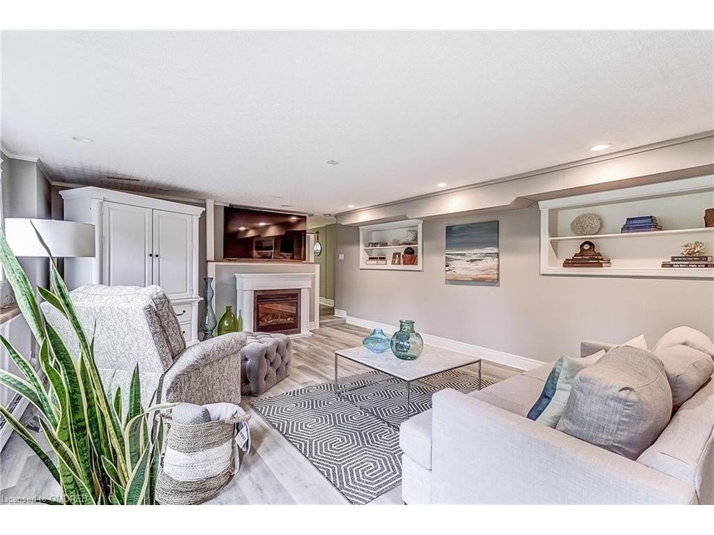 









1521


Milburough

Line,
Carlisle,




ON
L9P 1B0

