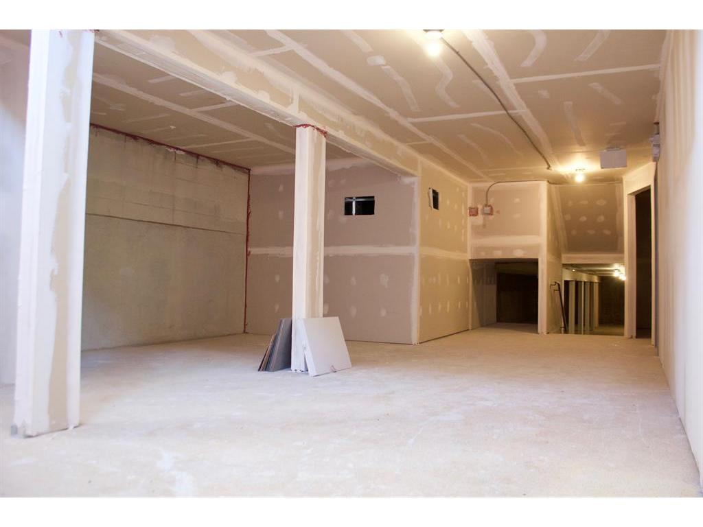 









406


13

Street North,
Lethbridge,




AB
T1H 2S2

