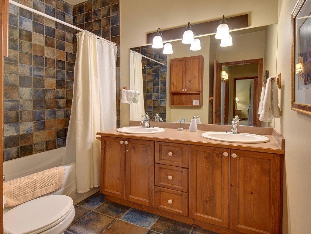 









205


Rue du Mont-Plaisant

, 10,
Mont-Tremblant,




QC
J8E1L2

