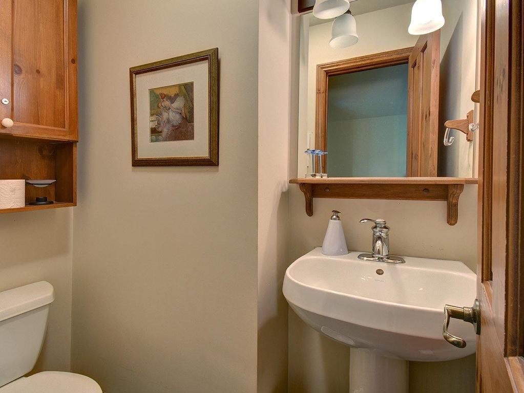 









205


Rue du Mont-Plaisant

, 10,
Mont-Tremblant,




QC
J8E1L2

