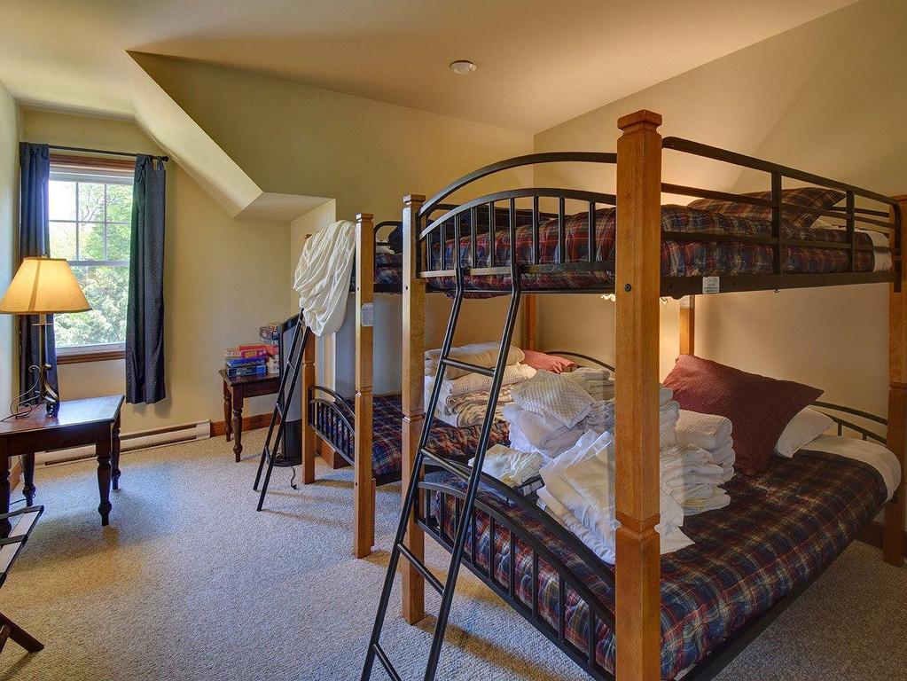 









205


Rue du Mont-Plaisant

, 10,
Mont-Tremblant,




QC
J8E1L2

