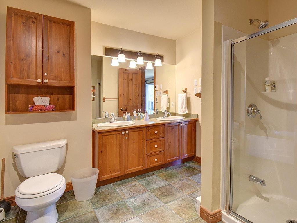 









205


Rue du Mont-Plaisant

, 10,
Mont-Tremblant,




QC
J8E1L2

