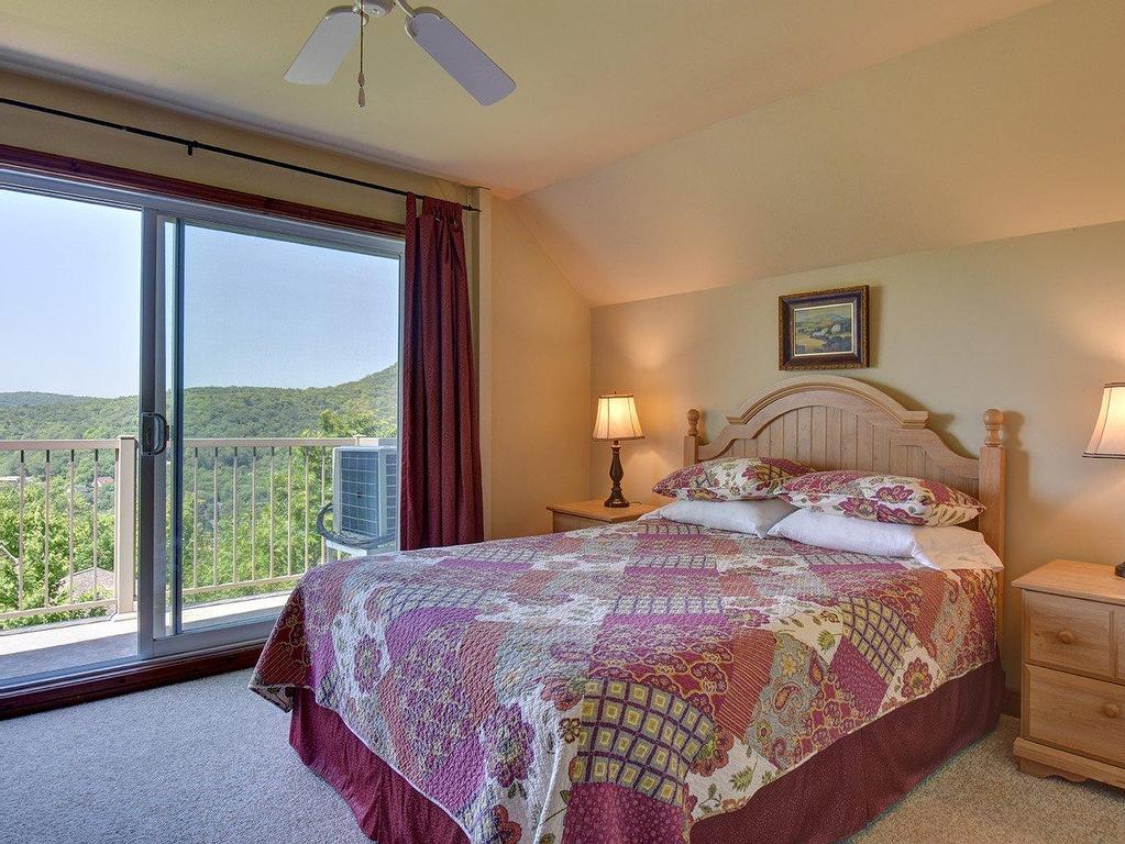 









205


Rue du Mont-Plaisant

, 10,
Mont-Tremblant,




QC
J8E1L2

