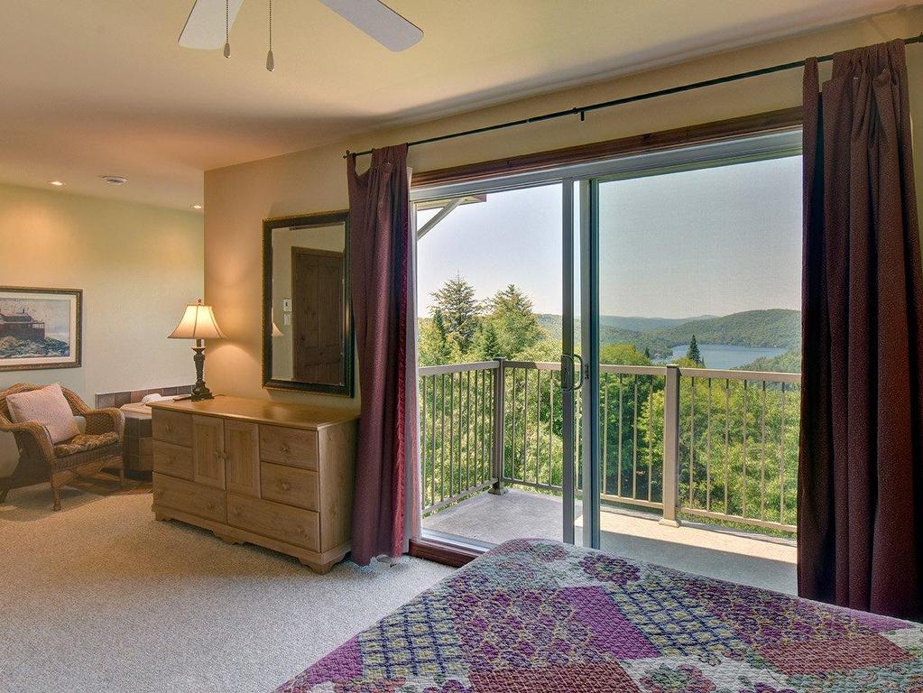 









205


Rue du Mont-Plaisant

, 10,
Mont-Tremblant,




QC
J8E1L2

