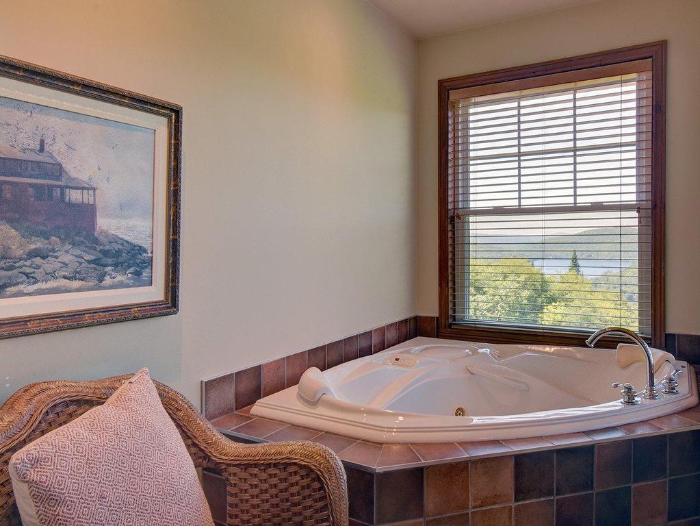 









205


Rue du Mont-Plaisant

, 10,
Mont-Tremblant,




QC
J8E1L2

