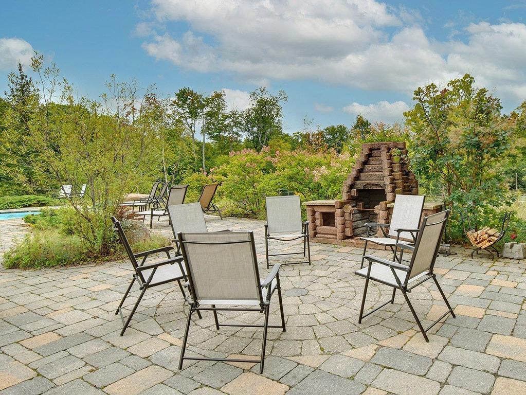 









205


Rue du Mont-Plaisant

, 10,
Mont-Tremblant,




QC
J8E1L2

