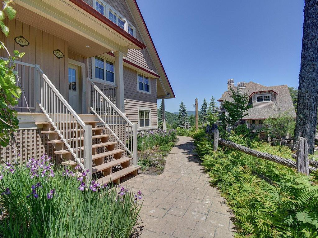 









205


Rue du Mont-Plaisant

, 10,
Mont-Tremblant,




QC
J8E1L2

