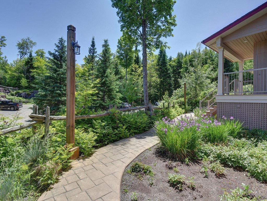 









205


Rue du Mont-Plaisant

, 10,
Mont-Tremblant,




QC
J8E1L2

