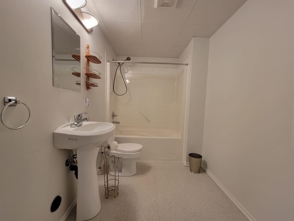 









565


Highlands

Boulevard West, 10,
Lethbridge,




AB
T1J 4T7

