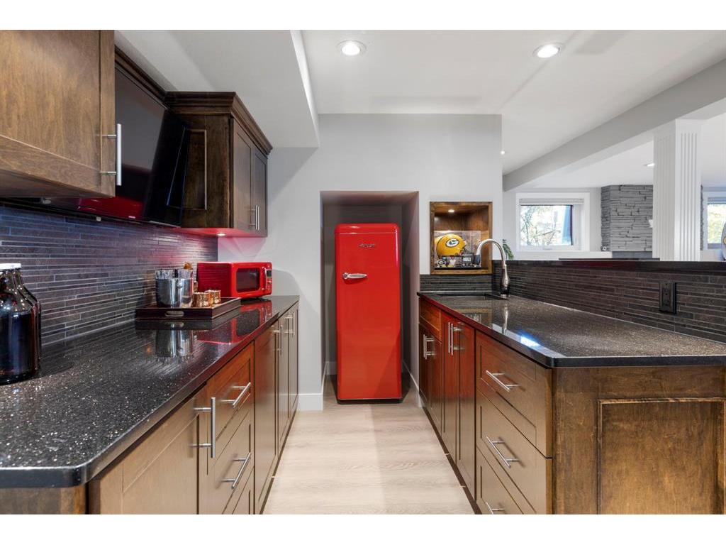 









416


West Chestermere

Drive,
Chestermere,




AB
T1X 1B3

