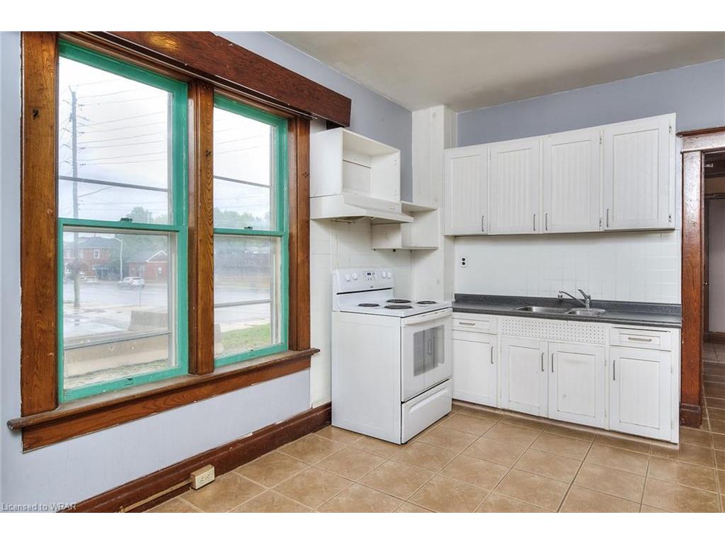 









110-116


Erb

Street West,
Waterloo,







ON
N2L 1T5

