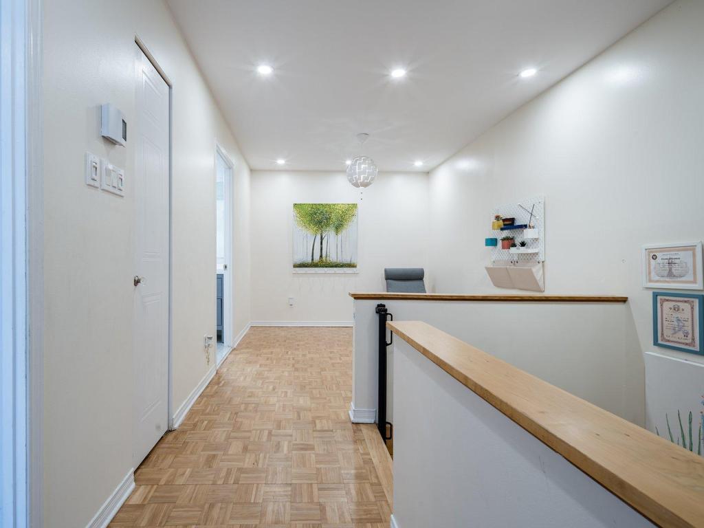 









1510Z


Rue St-Jacques

, 7,
Montréal (Ville-Marie),




QC
H3C4J4

