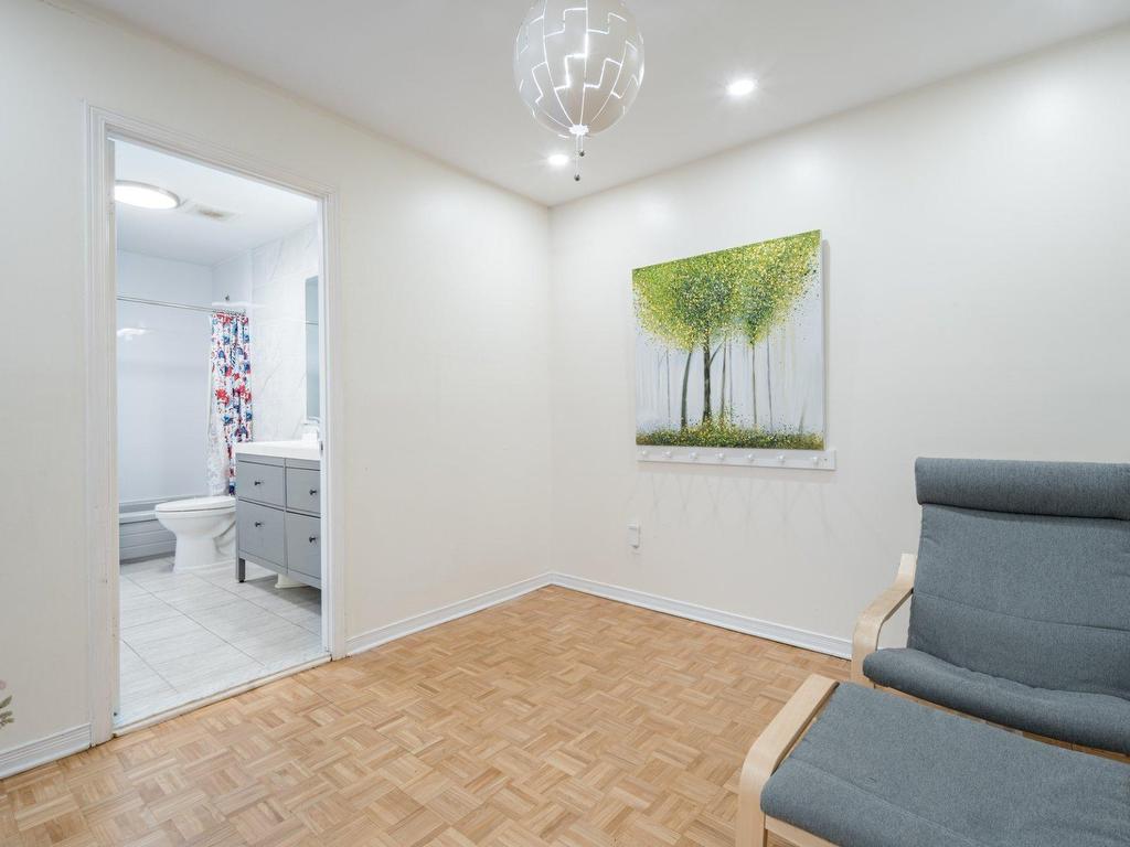 









1510Z


Rue St-Jacques

, 7,
Montréal (Ville-Marie),




QC
H3C4J4


