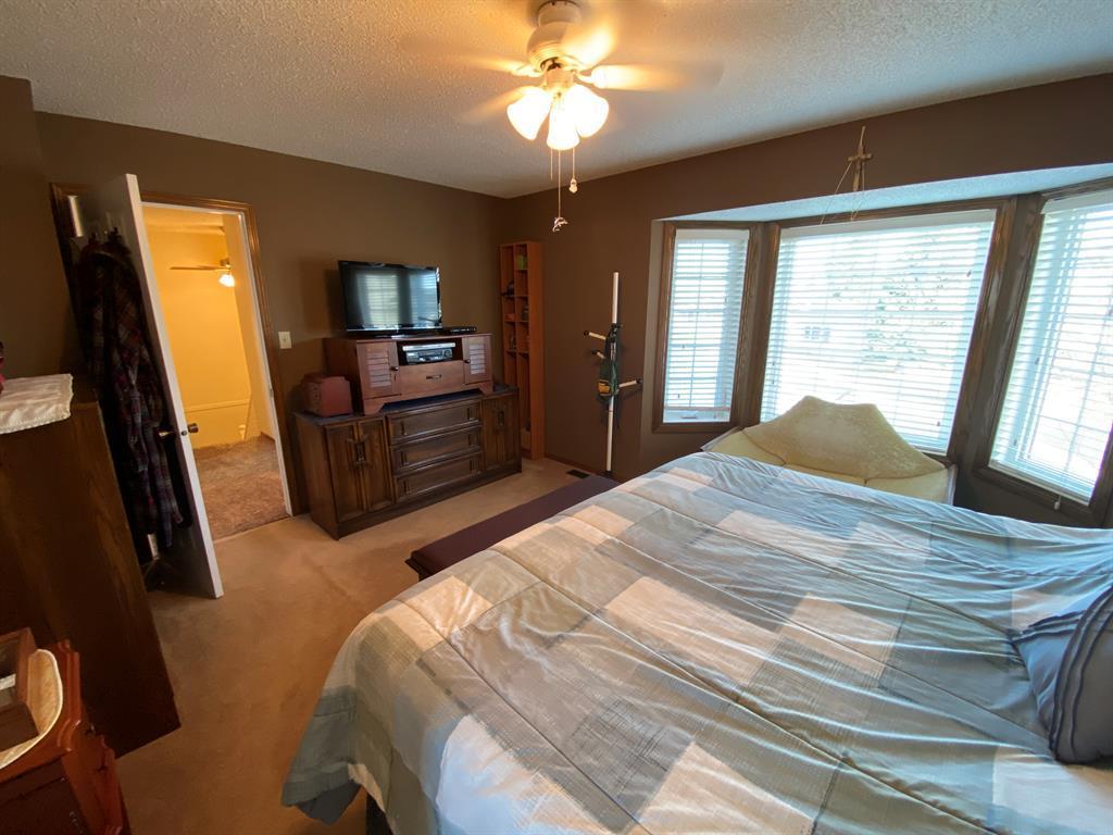 









8233


102

Avenue,
Peace River,




AB
T8S 1N1

