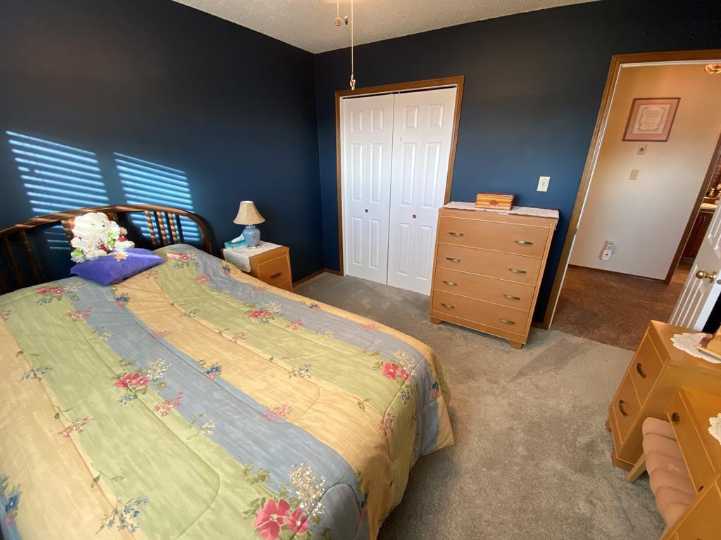 









8233


102

Avenue,
Peace River,




AB
T8S 1N1

