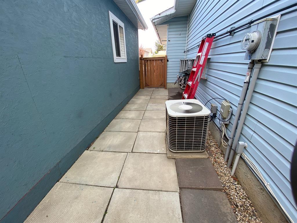 









8233


102

Avenue,
Peace River,




AB
T8S 1N1

