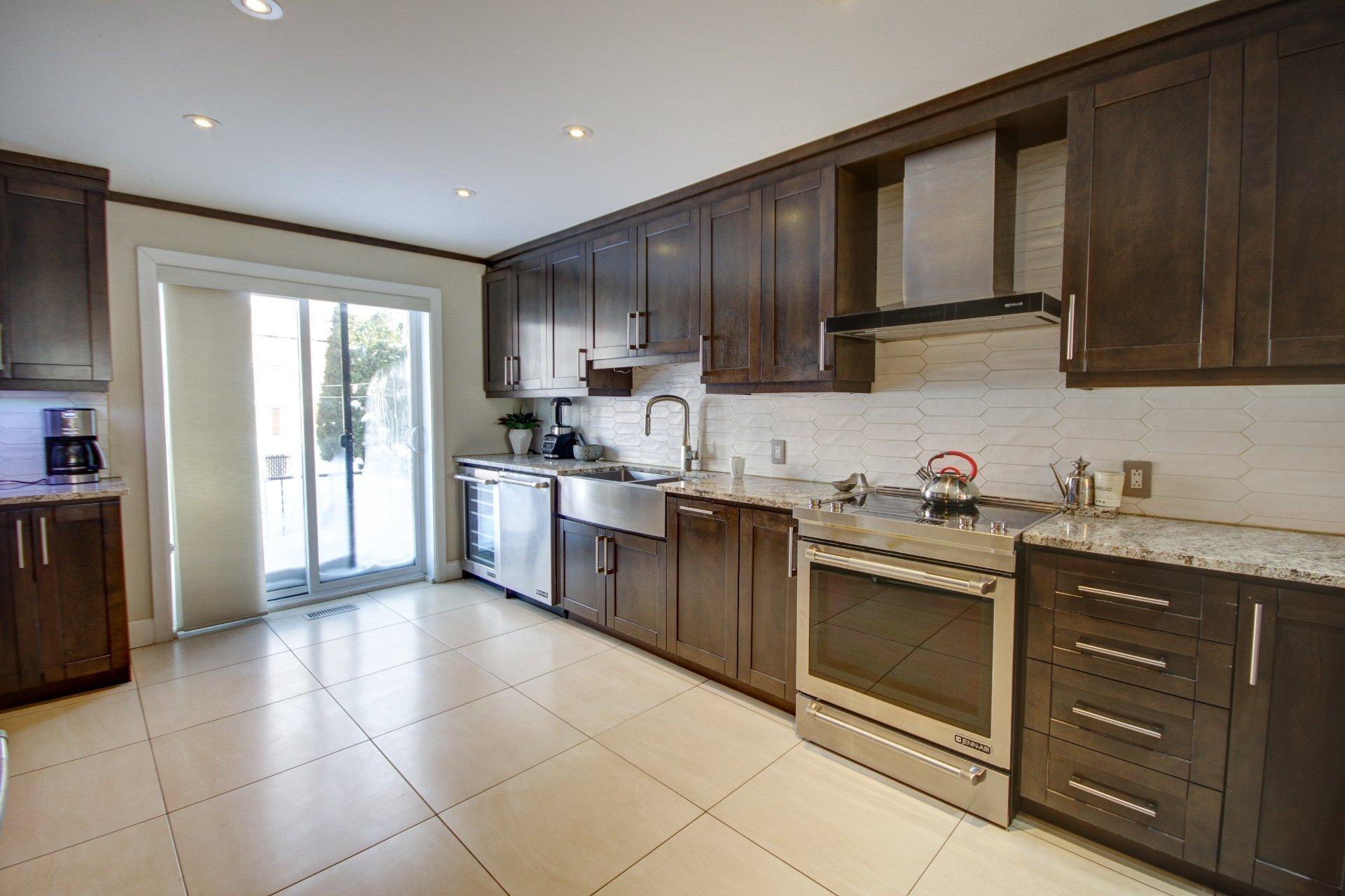 









583

 - 587


11e Avenue

,
Montréal (LaSalle),




QC
H8P2R4

