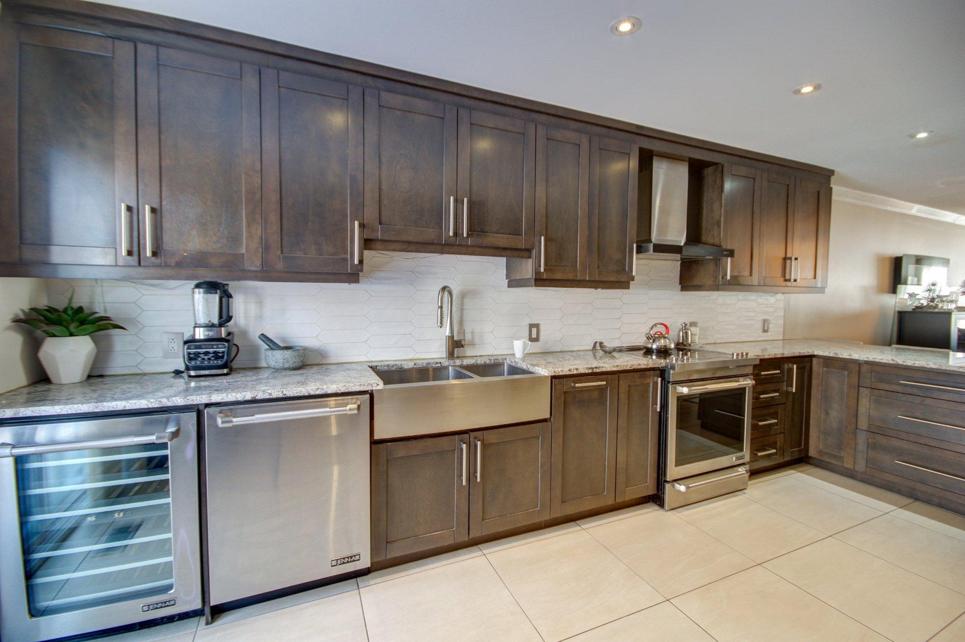 









583

 - 587


11e Avenue

,
Montréal (LaSalle),




QC
H8P2R4

