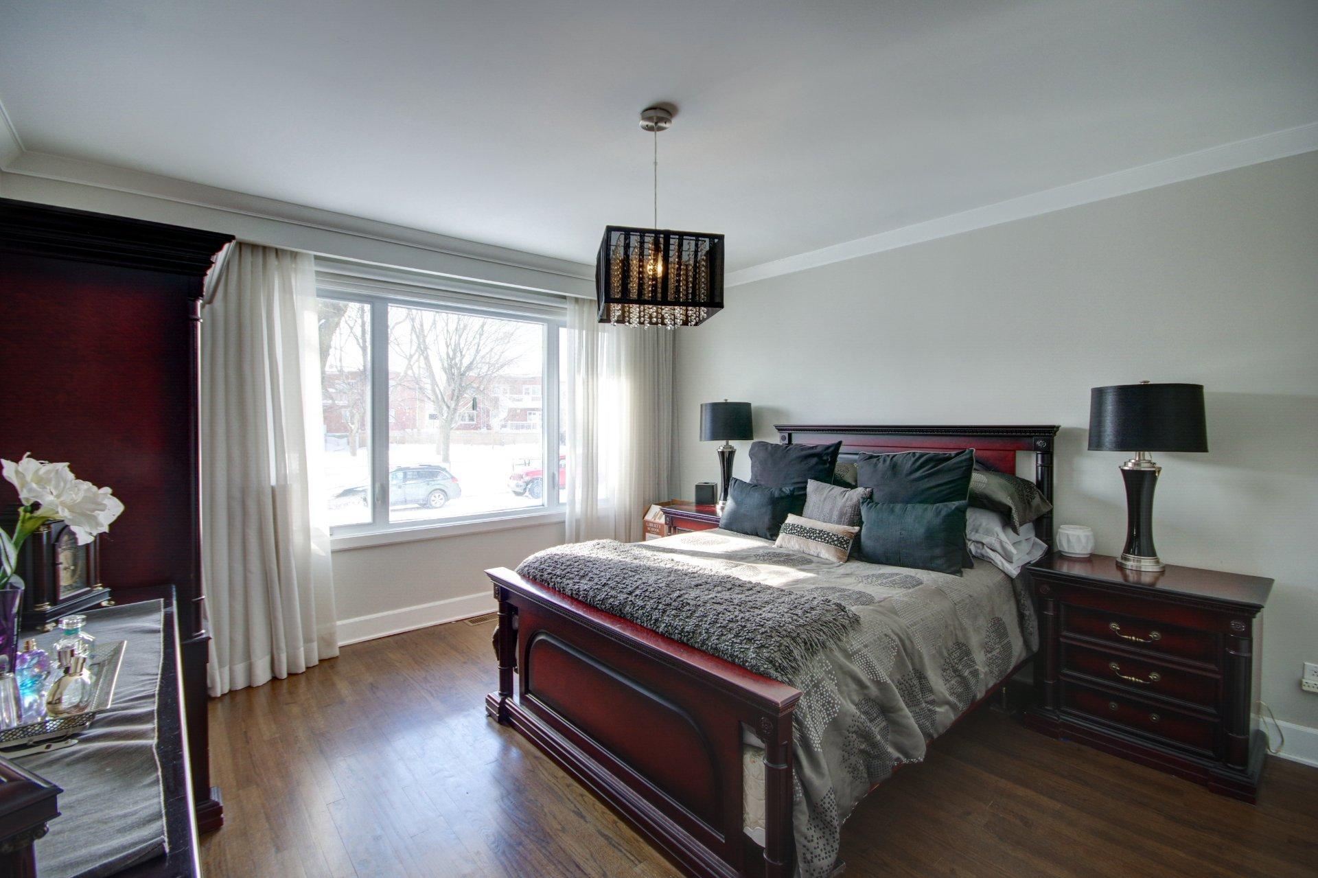 









583

 - 587


11e Avenue

,
Montréal (LaSalle),




QC
H8P2R4

