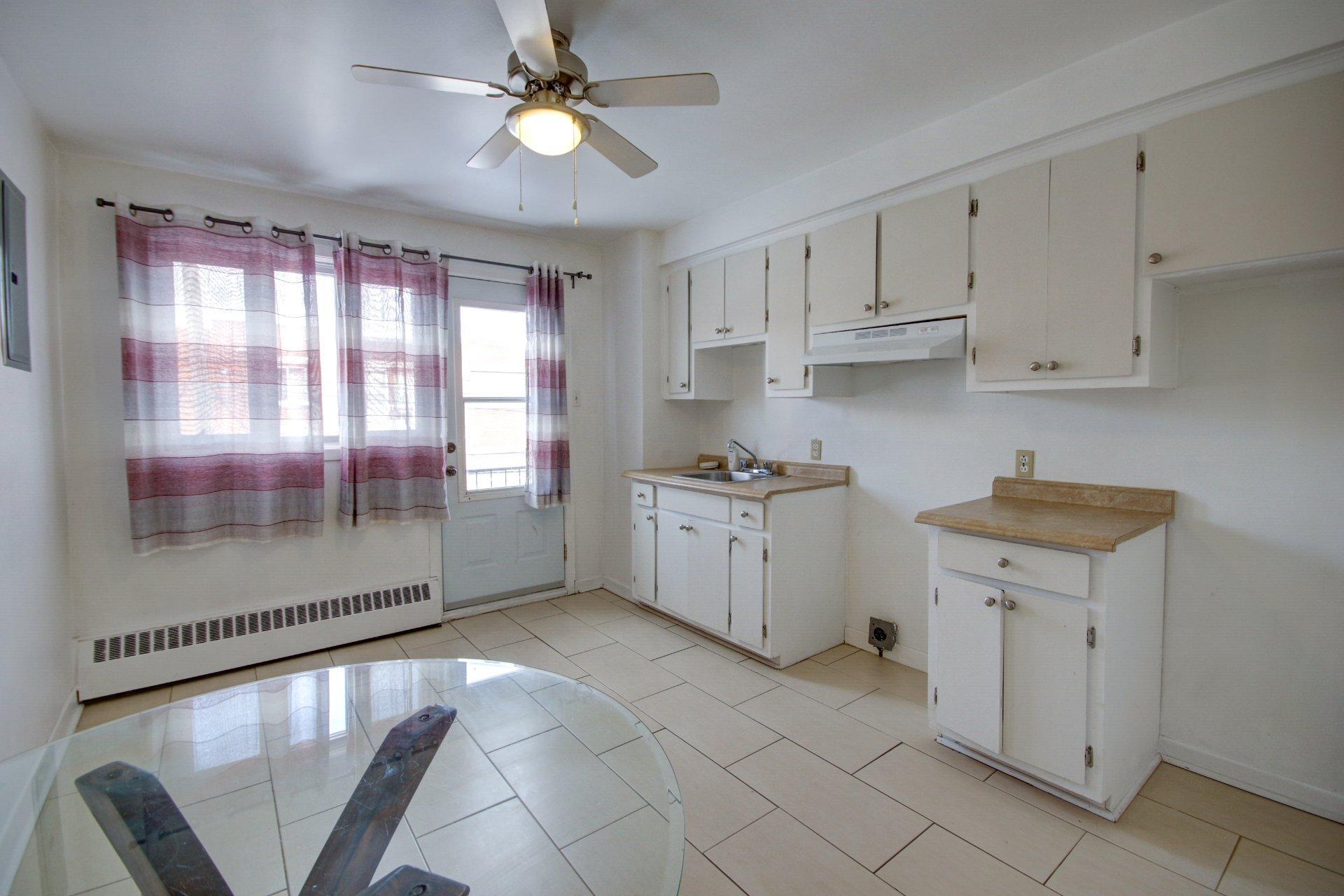 









583

 - 587


11e Avenue

,
Montréal (LaSalle),




QC
H8P2R4

